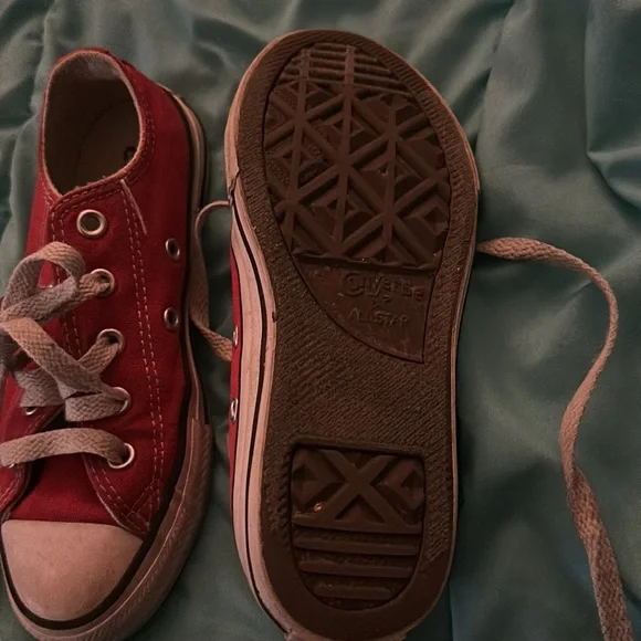 Red girls converse - Picture 2 of 3